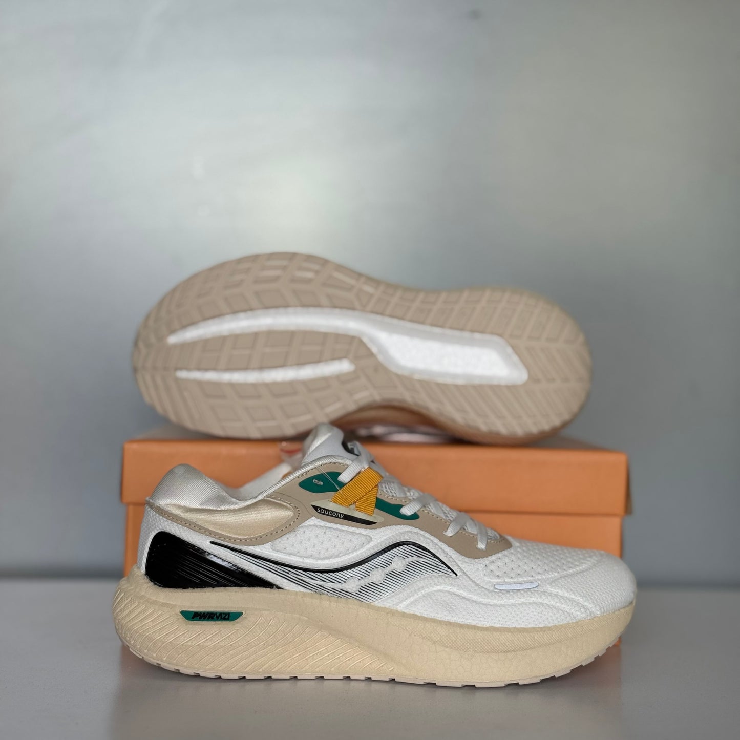 SAUCONY “PWRVIZI”
