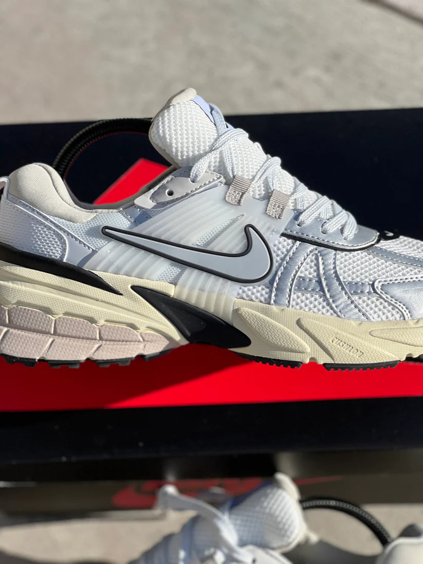 NIKE V2K RUN
