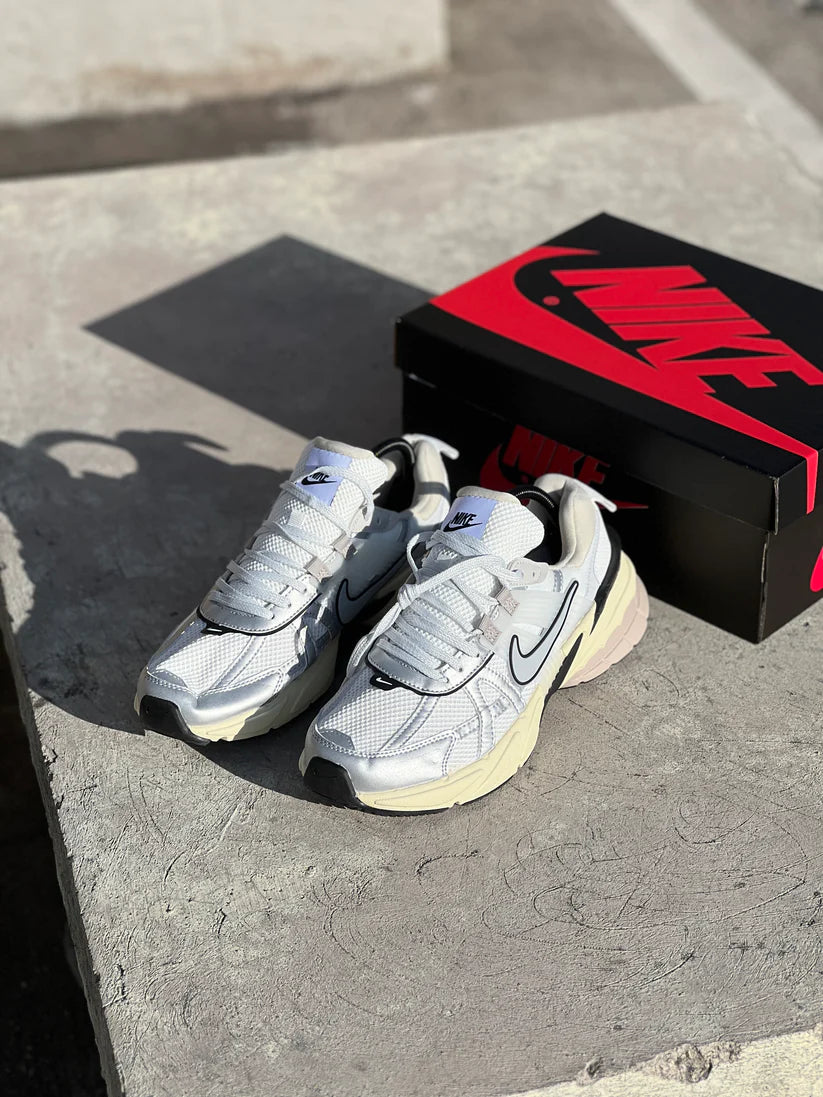 NIKE V2K RUN