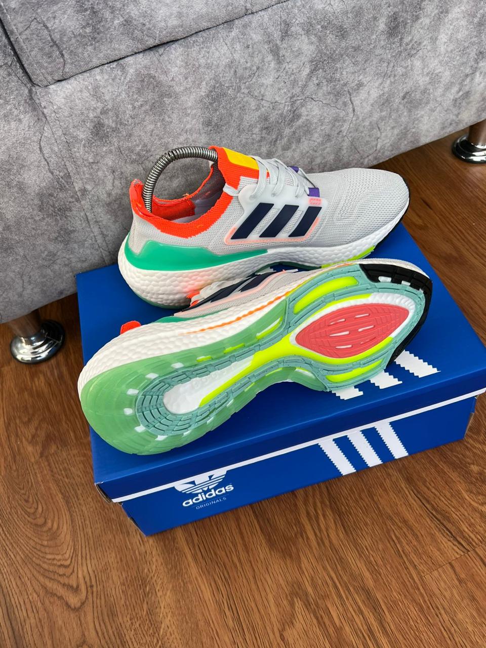 ADIDAS ULTRABOOST 22