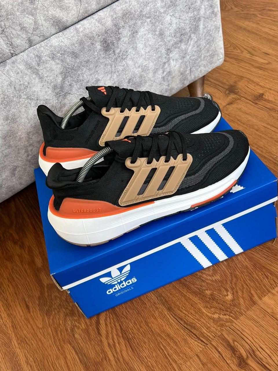ADIDAS ULTRABOOST LIGTH