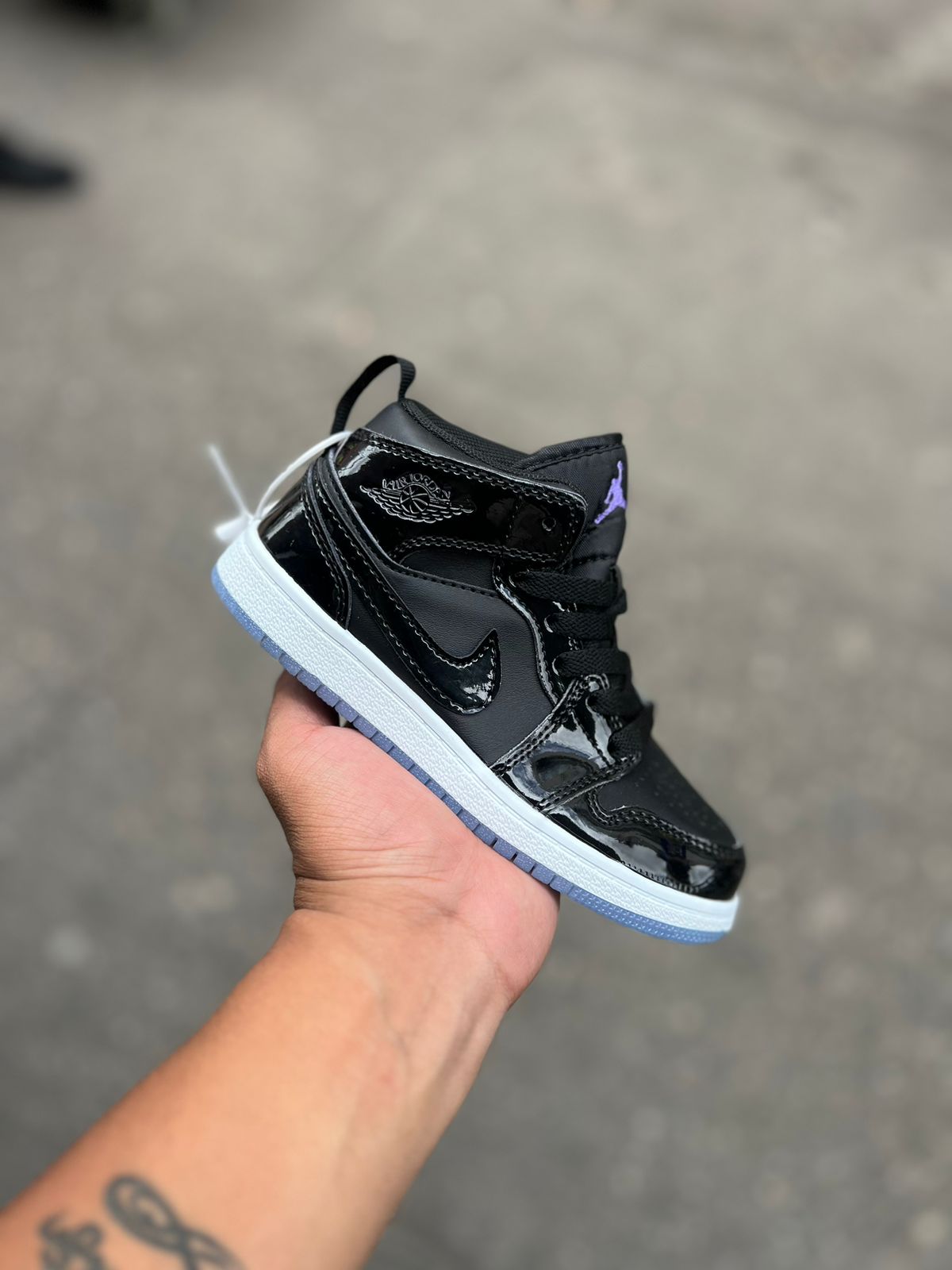 JORDAN AIR RETRO 1 - NEGRO