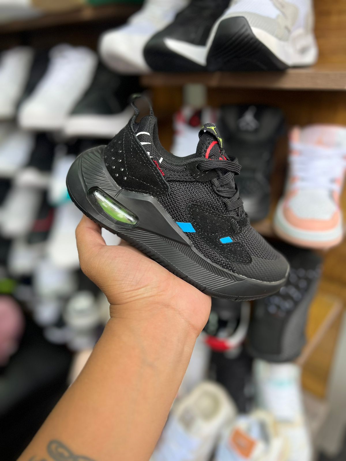 JORDAN LOW - NEGRO